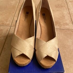 White Mountain espadrilles, 3 inch heel, size 8.5, new, never worn